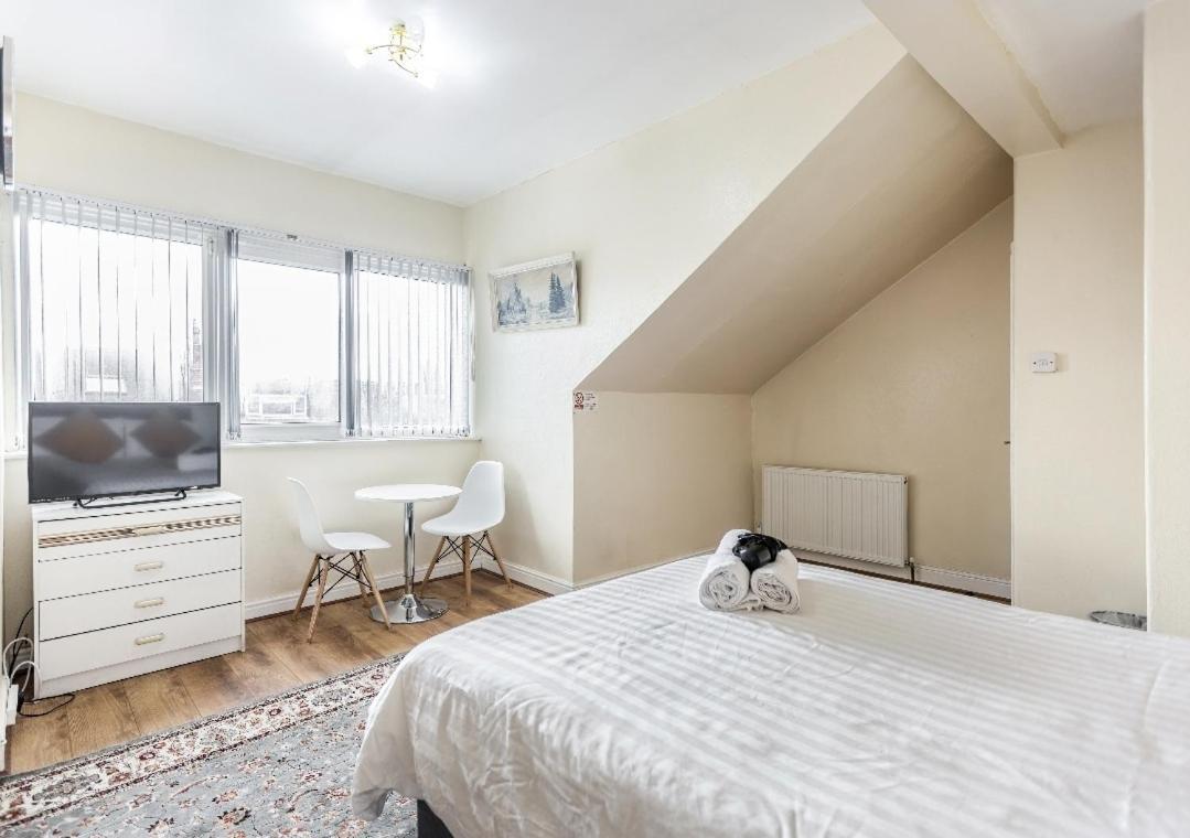 Spacious Two Bedroom House, Parking And Wifi Leeds  Exterior foto