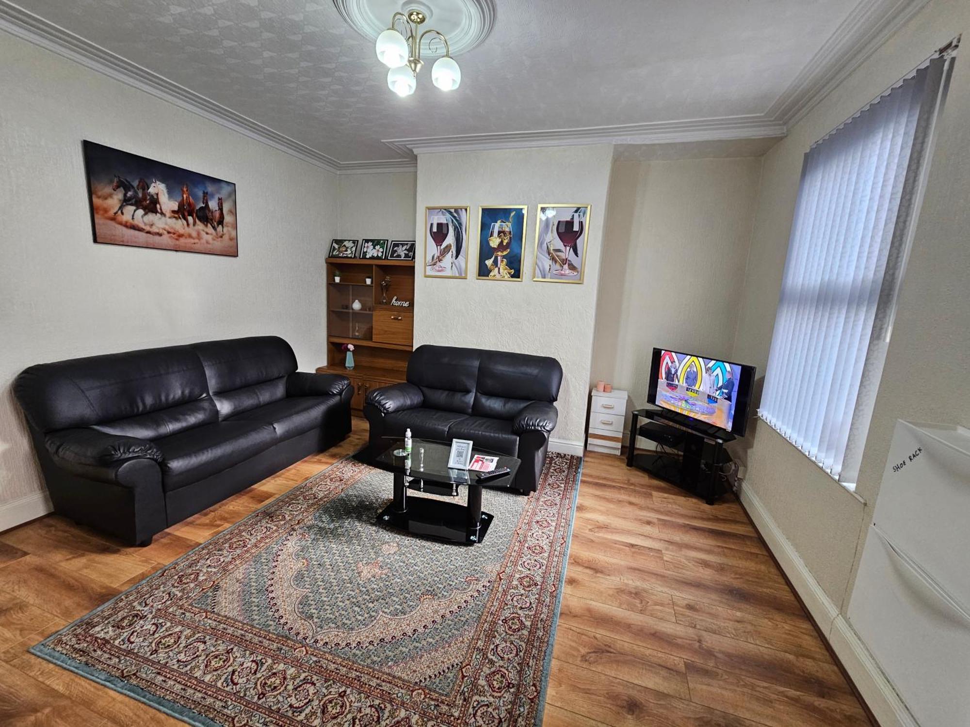 Spacious Two Bedroom House, Parking And Wifi Leeds  Exterior foto