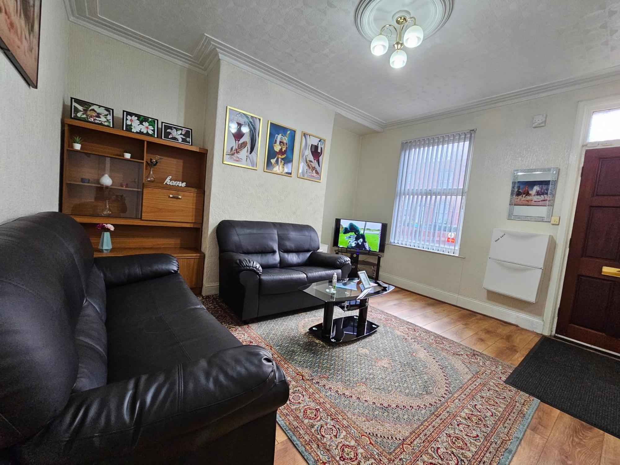 Spacious Two Bedroom House, Parking And Wifi Leeds  Exterior foto